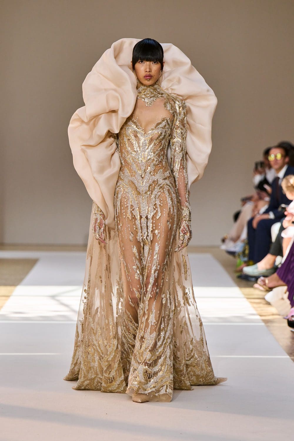 Elie Saab Haute Couture осень 2022-2023 Runway Магазины