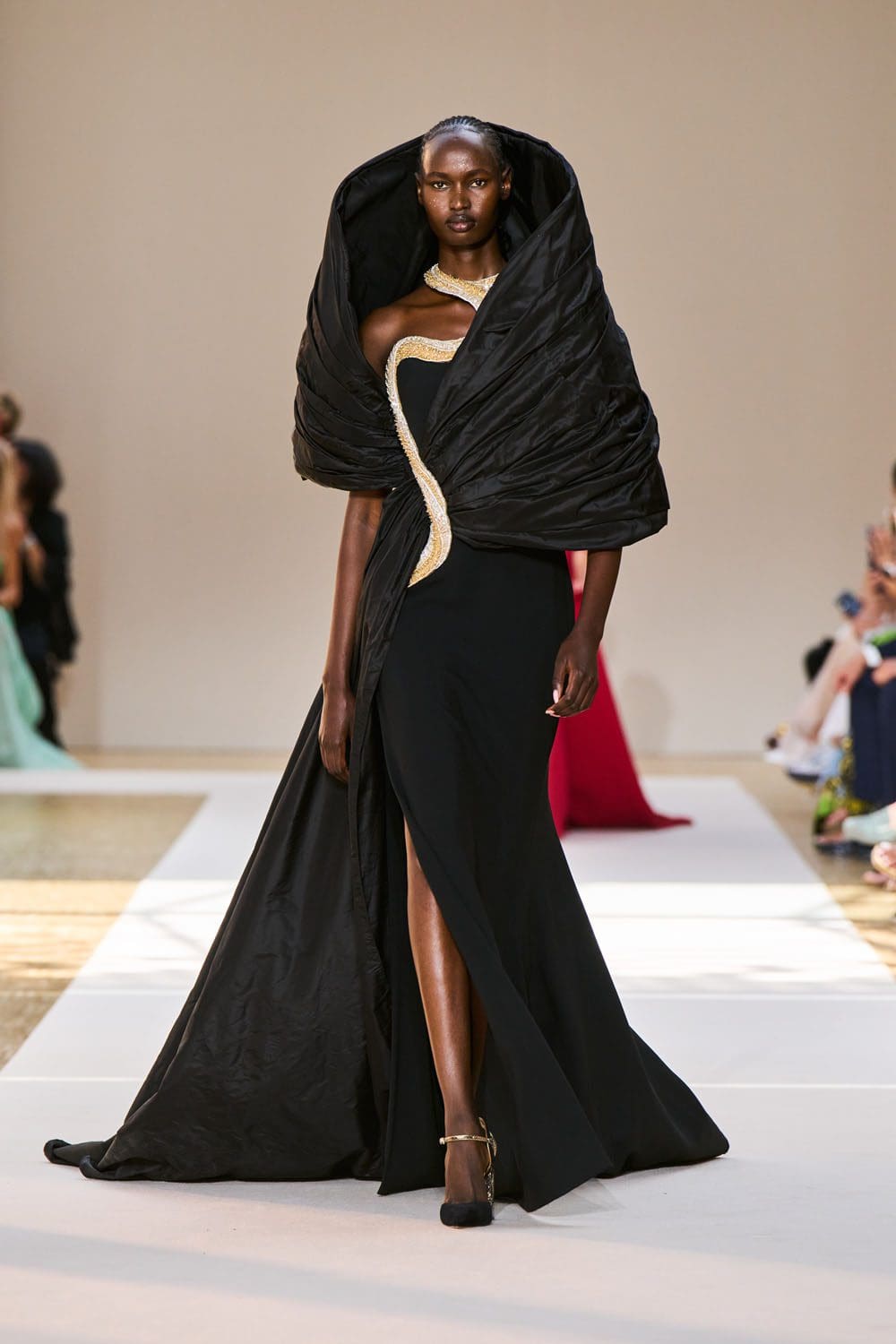 Elie Saab Haute Couture осень 2022-2023 Runway Магазины