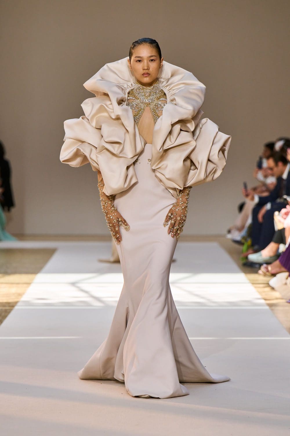 Elie Saab Haute Couture осень 2022-2023 Runway Магазины