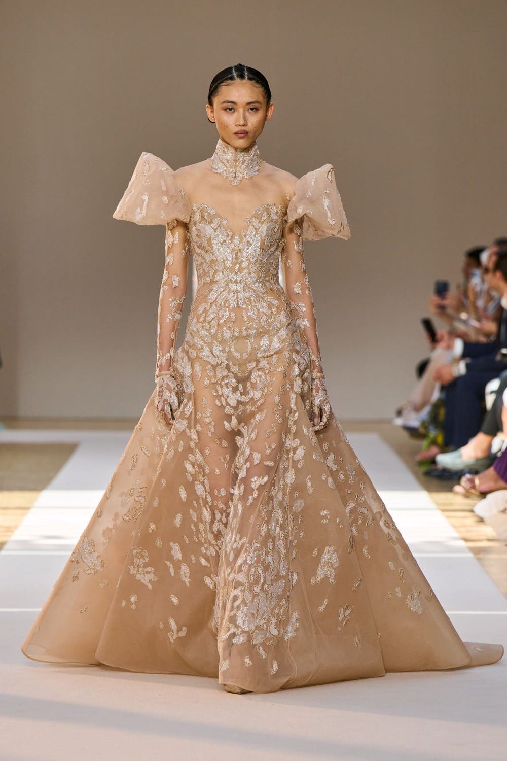 Elie Saab Haute Couture осень 2022-2023 Runway Магазины