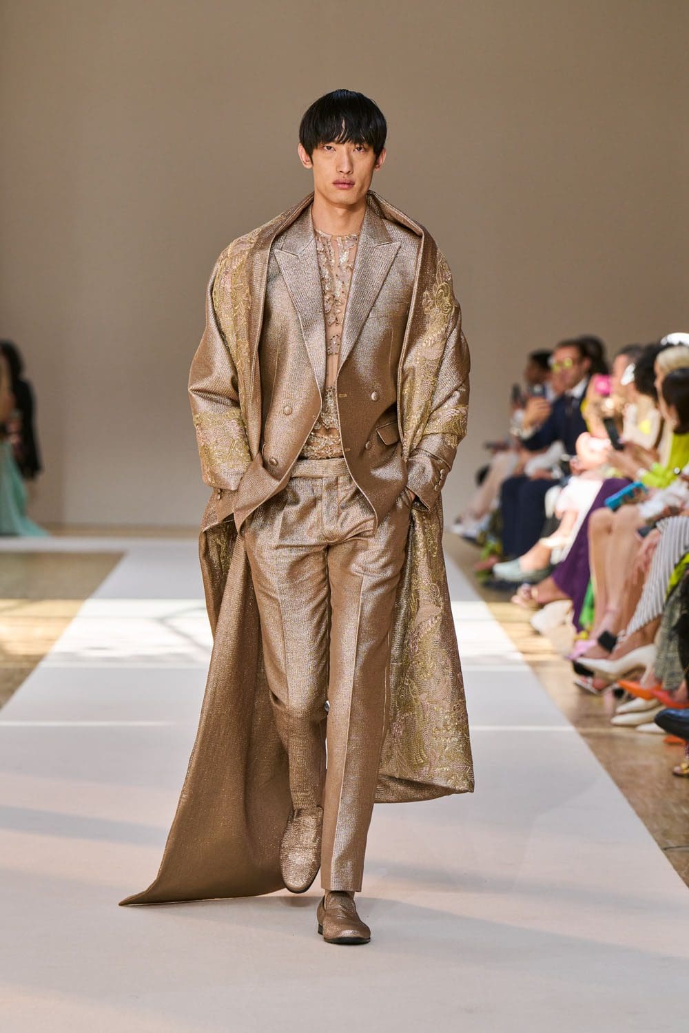 Elie Saab Haute Couture осень 2022-2023 Runway Магазины