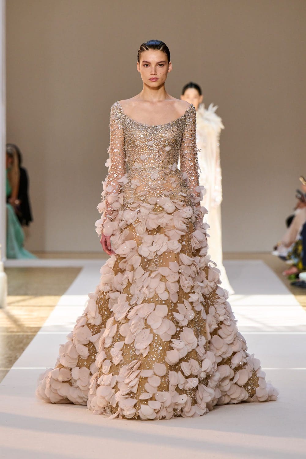 Elie Saab Haute Couture осень 2022-2023 Runway Магазины