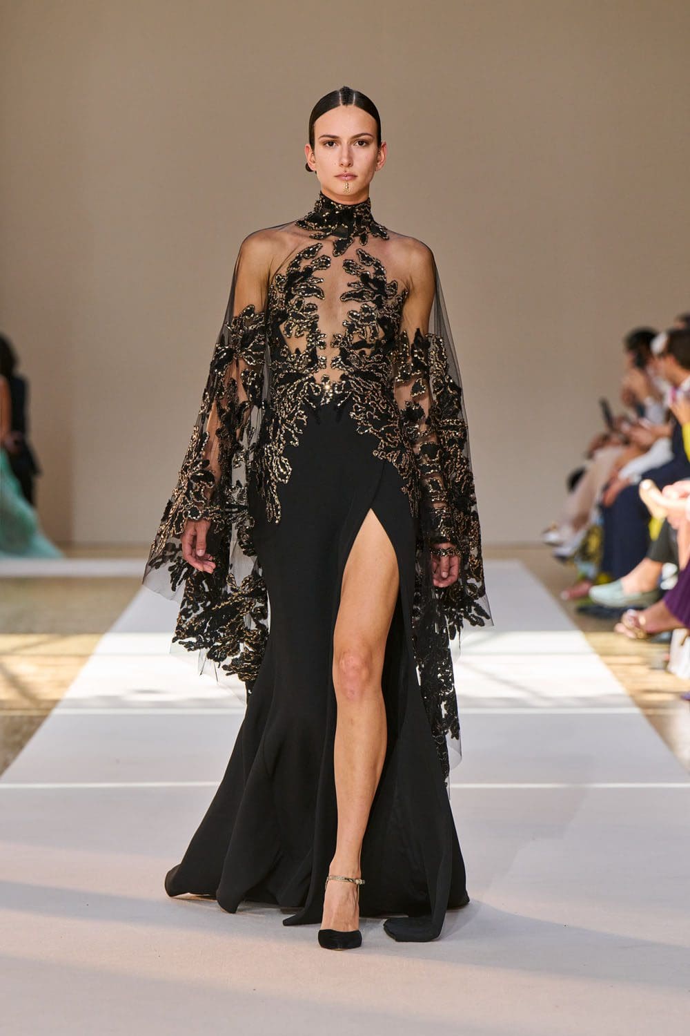 Elie Saab Haute Couture осень 2022-2023 Runway Магазины