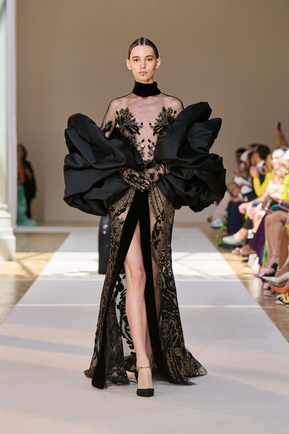 Elie Saab Haute Couture осень 2022-2023 Runway Магазины