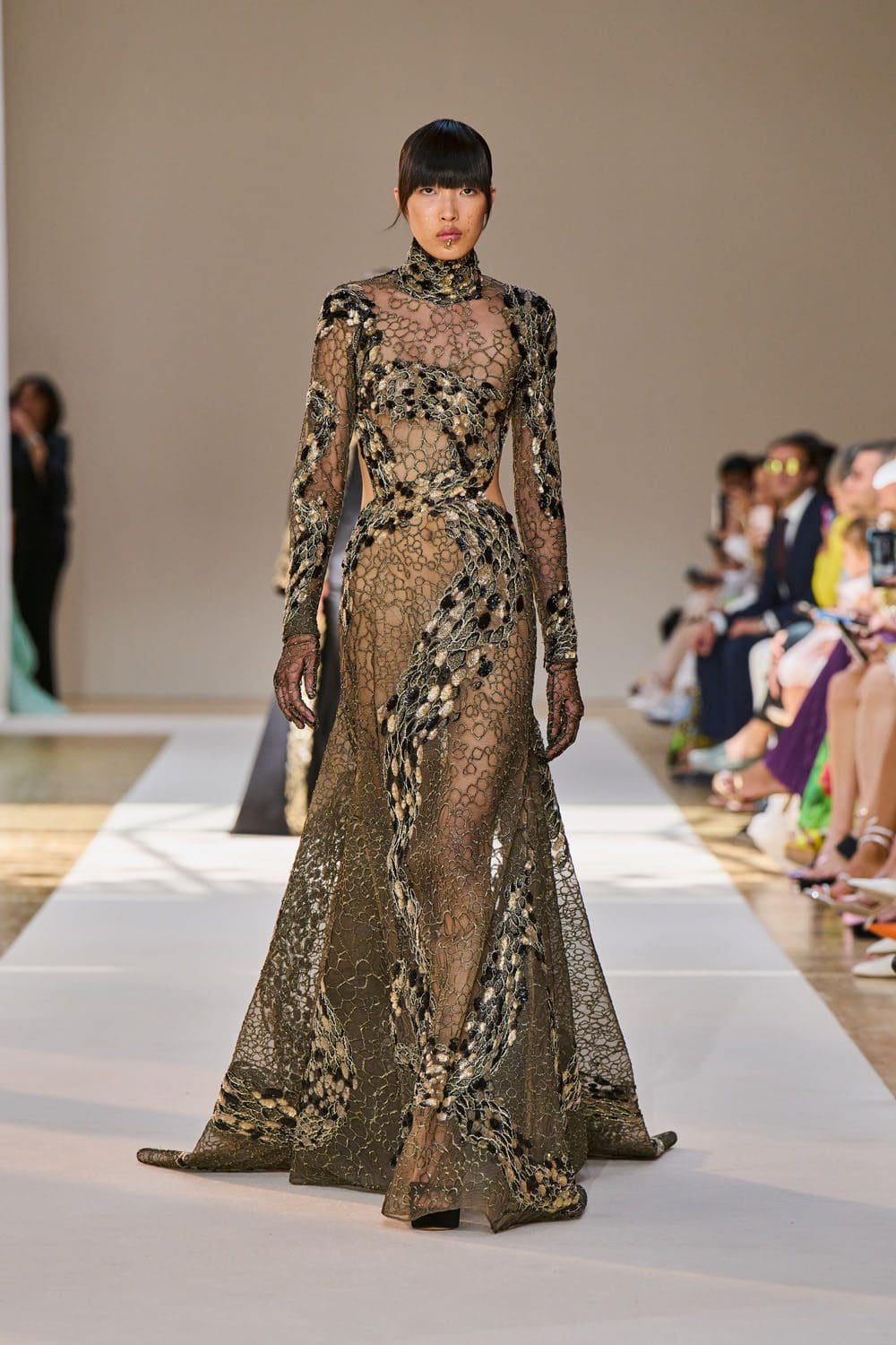 Elie Saab Haute Couture осень 2022-2023 Runway Магазины