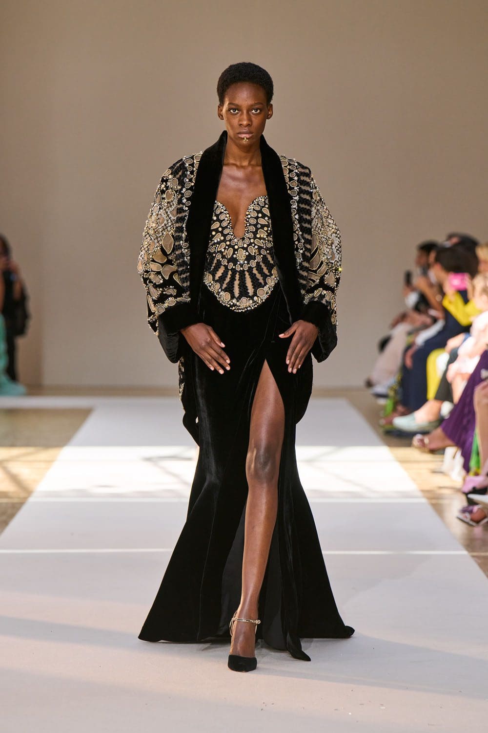 Elie Saab Haute Couture осень 2022-2023 Runway Магазины