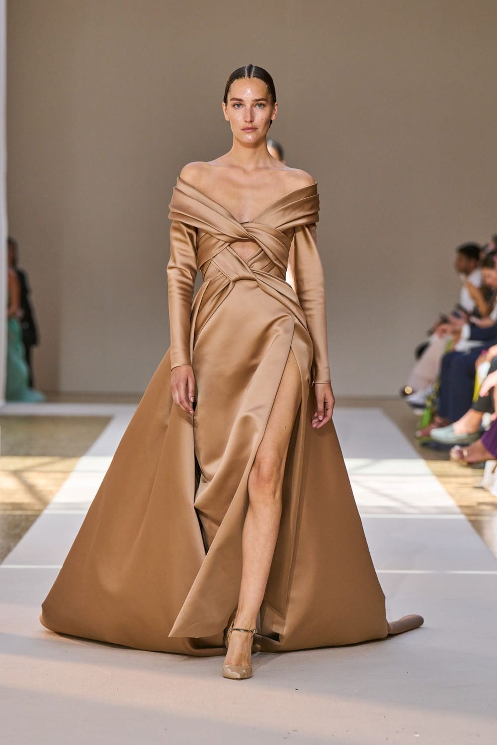 Elie Saab Haute Couture осень 2022-2023 Runway Магазины
