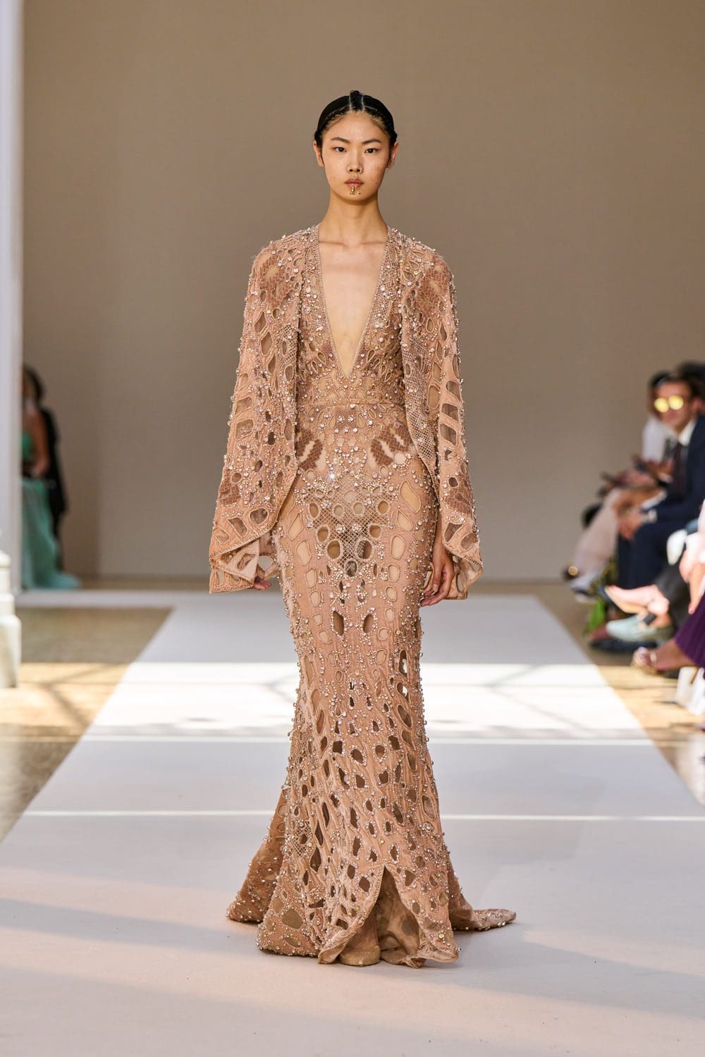 Elie Saab Haute Couture осень 2022-2023 Runway Магазины