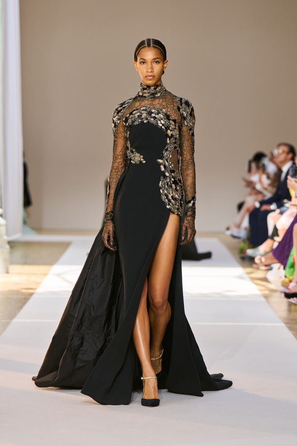 Elie Saab Haute Couture осень 2022-2023 Runway Магазины