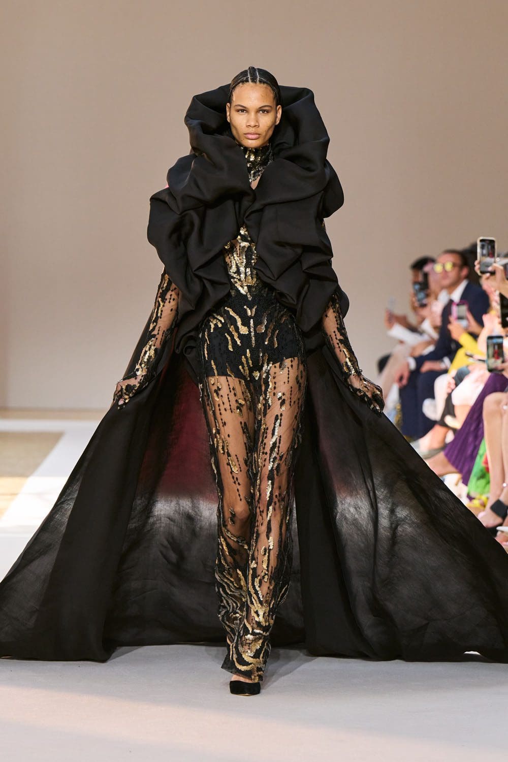 Elie Saab Haute Couture осень 2022-2023 Runway Магазины