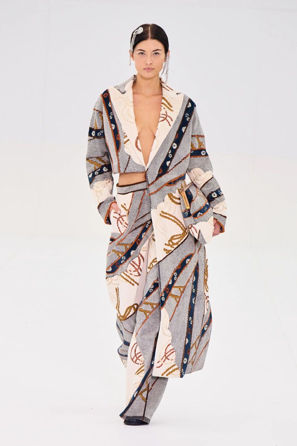 Fendi Alta Costura Outono Inverno 2022-2023 Runway revista