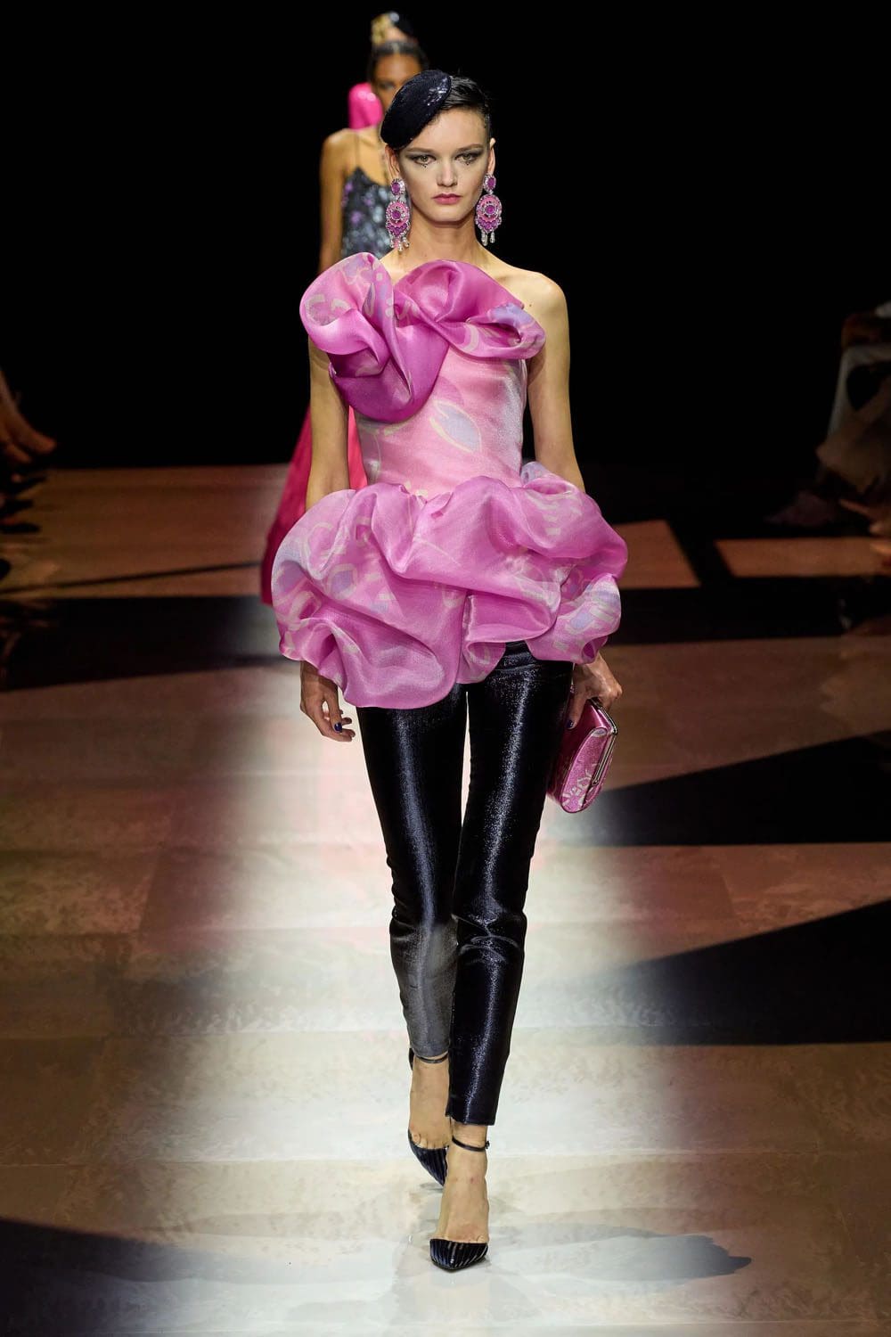Giorgio Armani Privé outono inverno 2022-2023 Runway revista