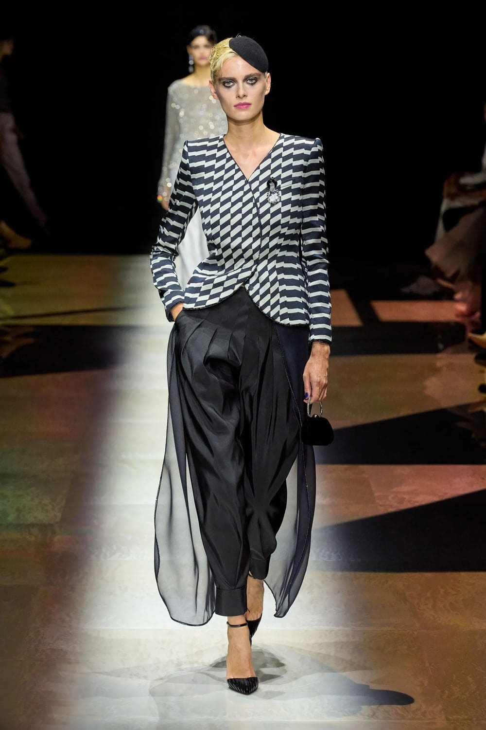 Giorgio Armani Privé outono inverno 2022-2023 Runway revista