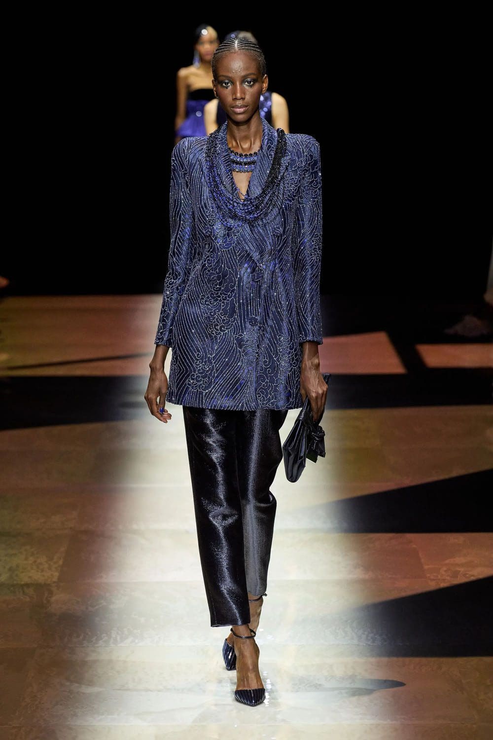 Giorgio Armani Privé outono inverno 2022-2023 Runway revista