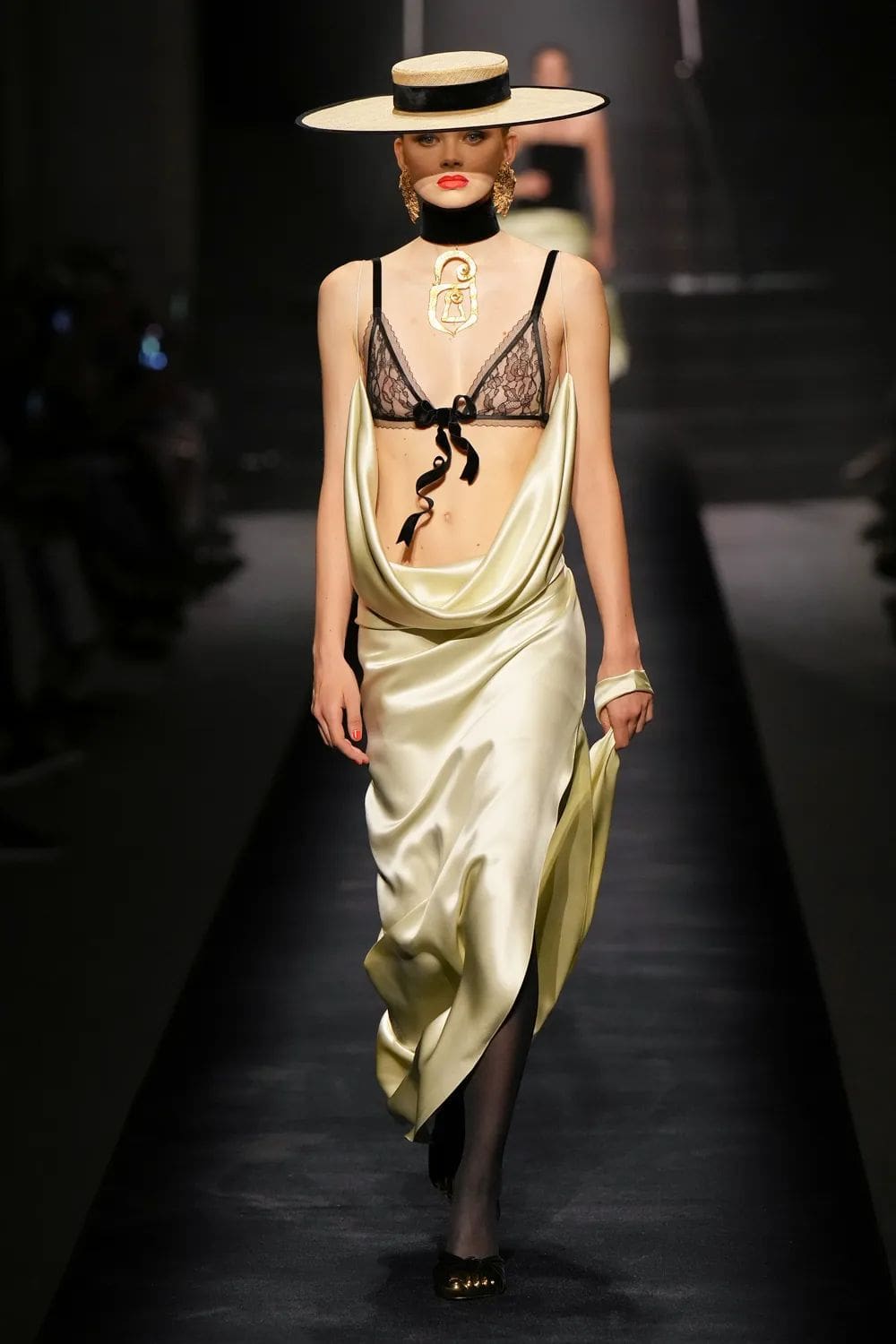 Schiaparelli Couture Herbst 2022-2023 Runway Magazin
