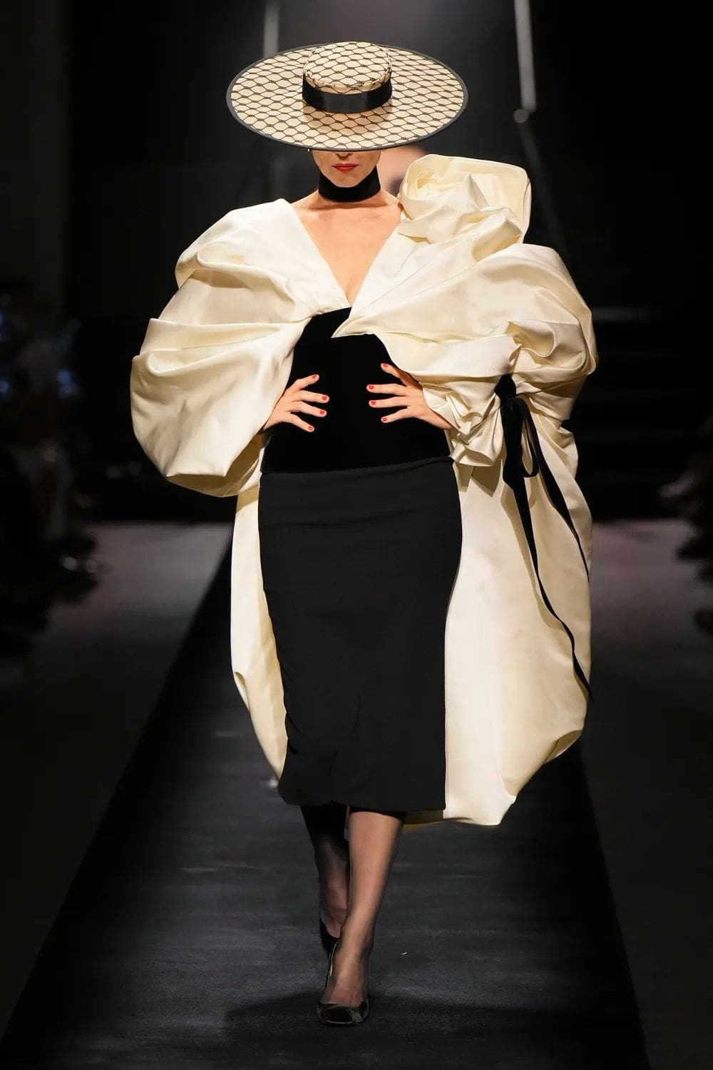 Schiaparelli Couture Herbst 2022-2023 Runway Magazin