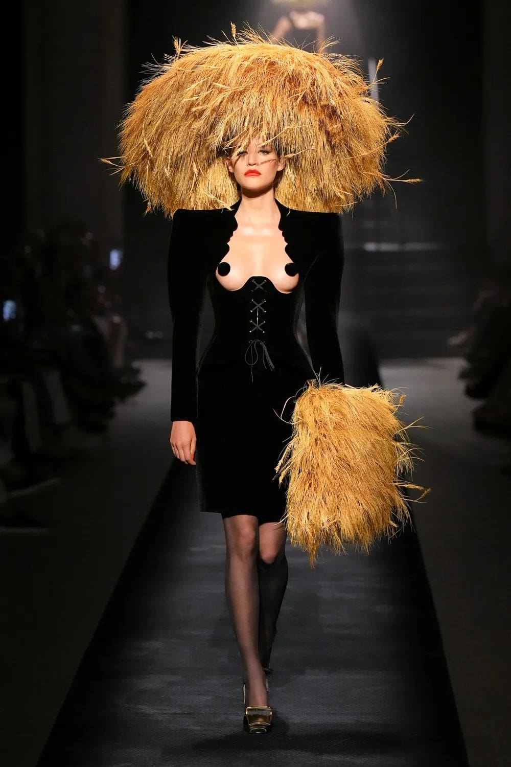 Schiaparelli Couture Herbst 2022-2023 Runway Magazin