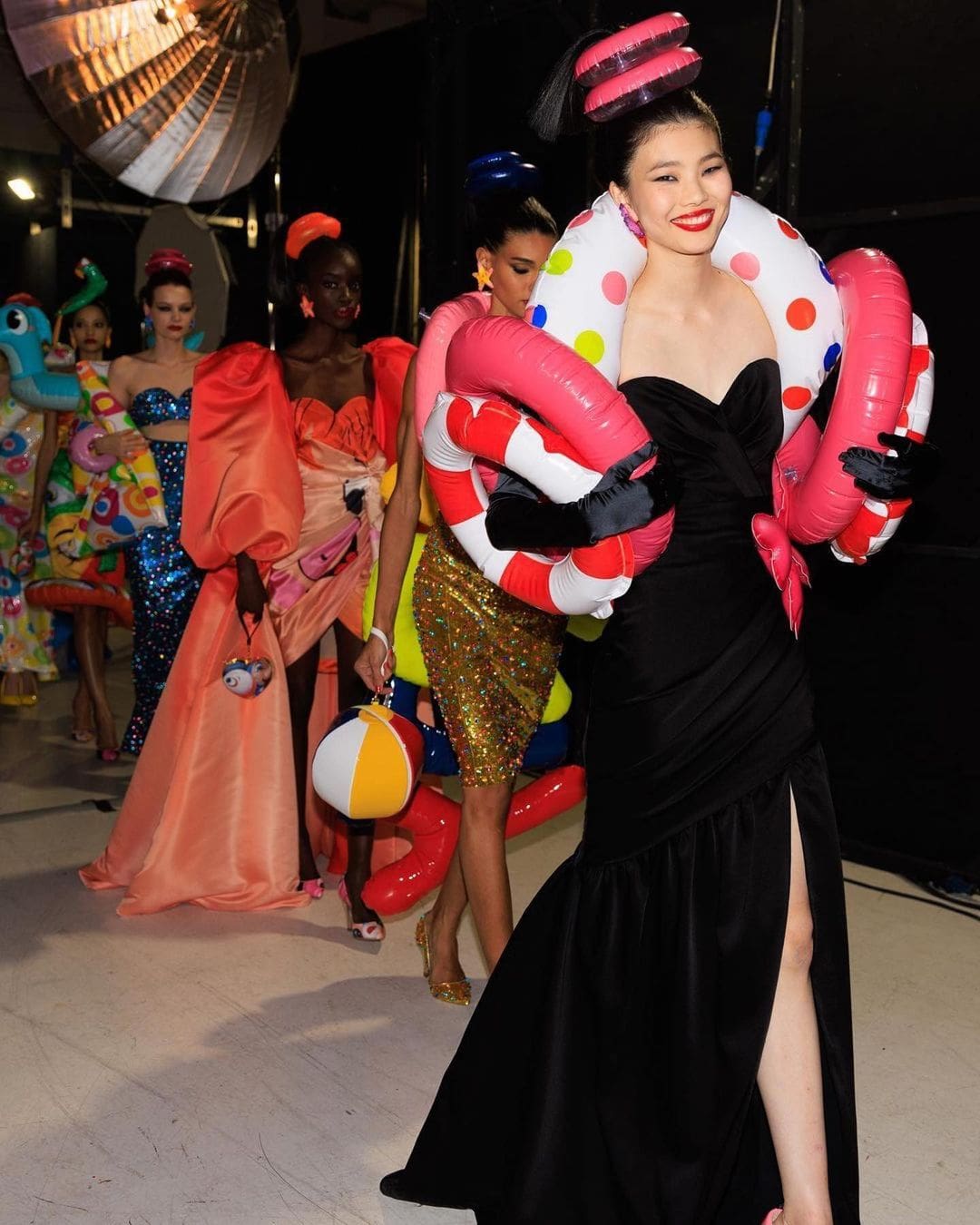 Moschino Primavera Verão 2023 Runway revista