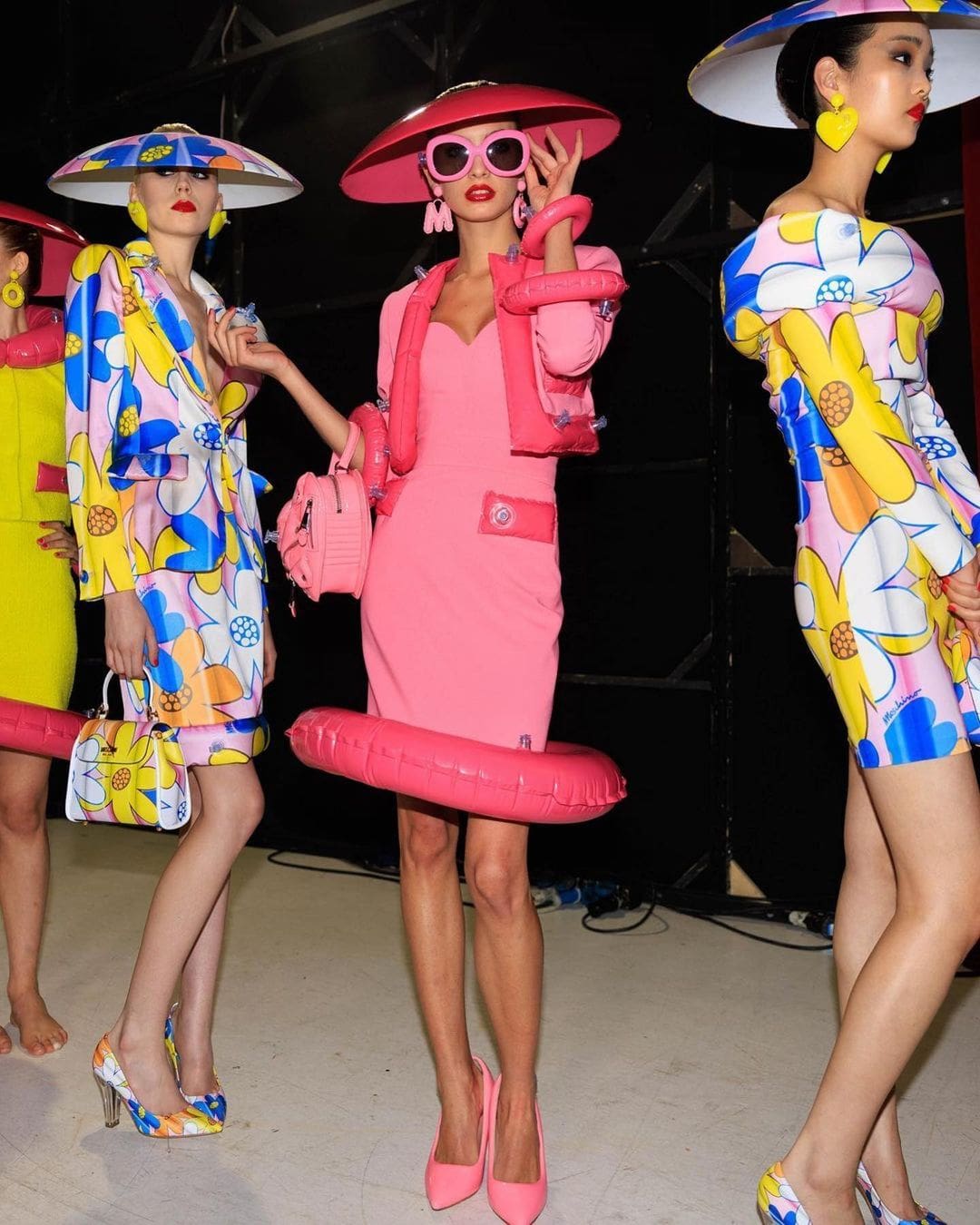 Moschino Primavera Verão 2023 Runway revista