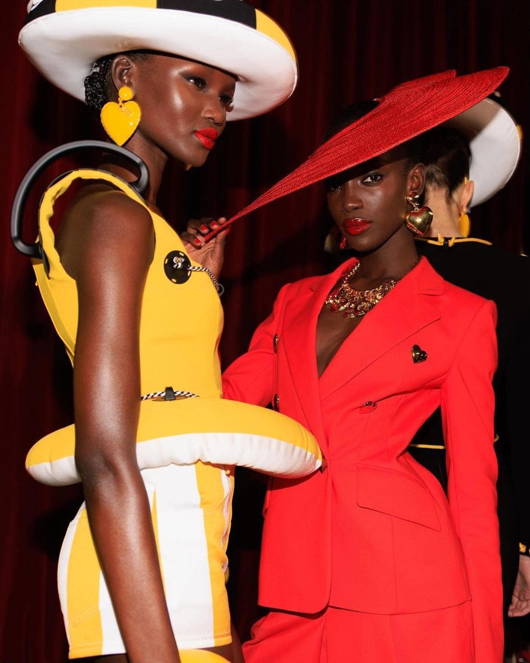 Moschino Primavera Verão 2023 Runway revista