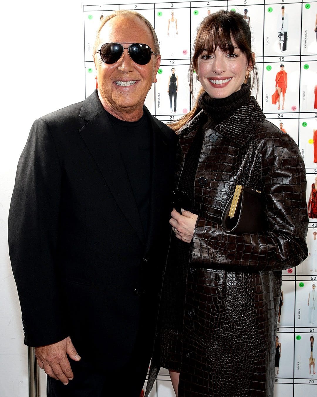 Anne Hathaway und Michael Kors bei seiner Spring Summer 2023 Berlin Runway