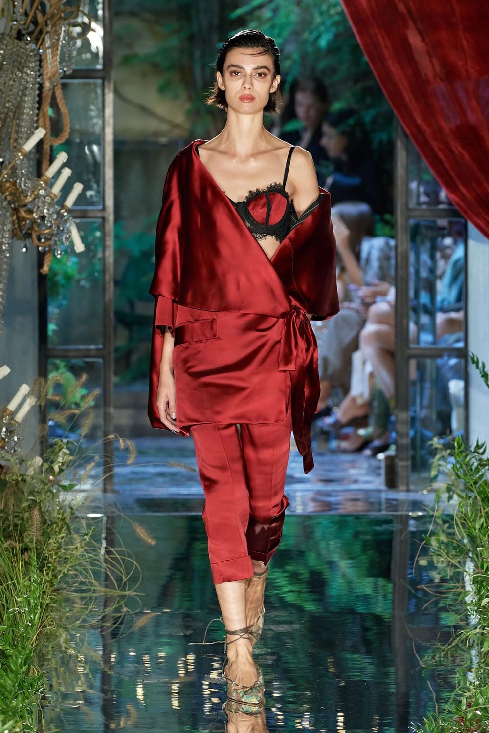 Антонио Маррас Весна Лето 2023 Милан Runway Магазины