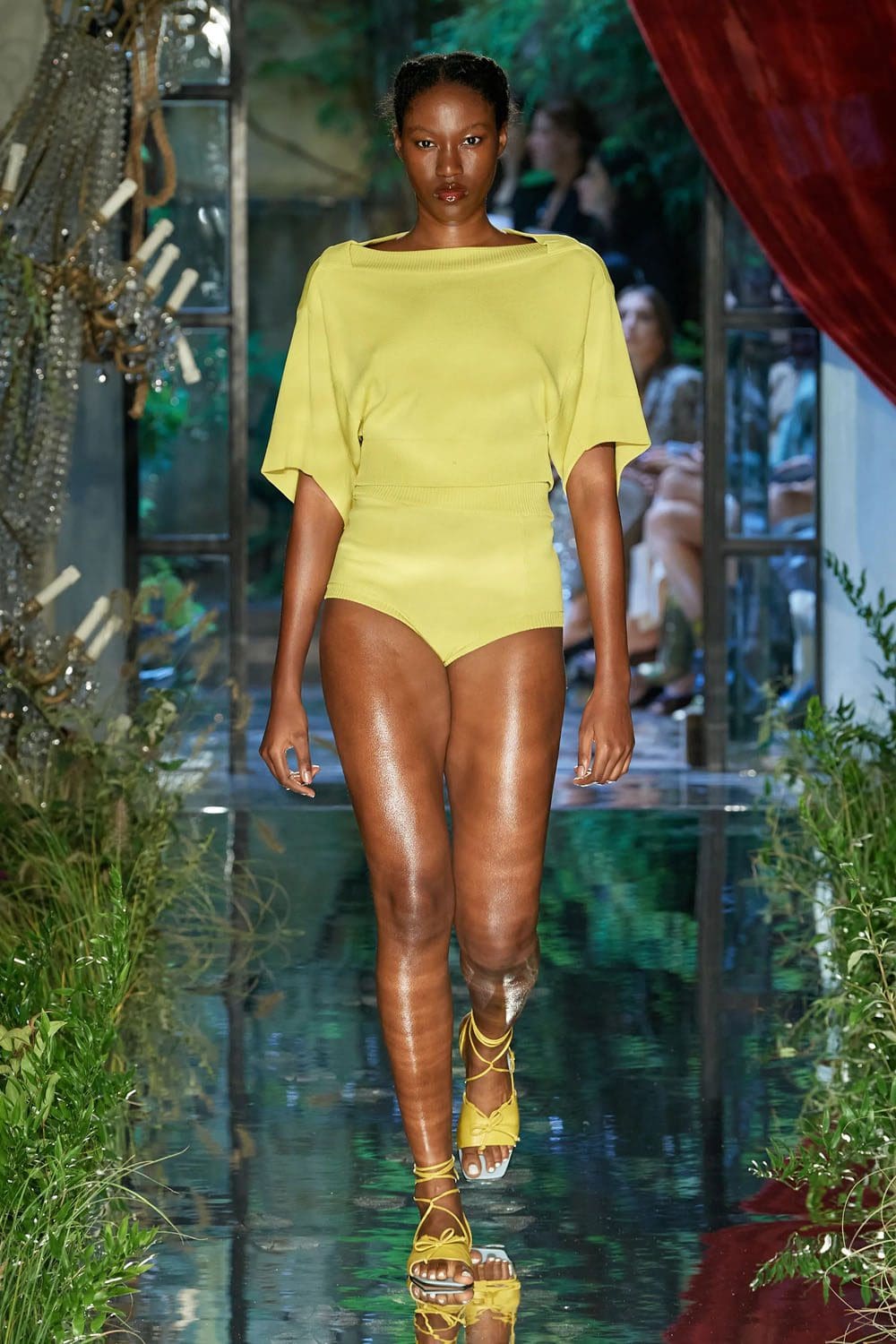Антонио Маррас Весна Лето 2023 Милан Runway Магазины