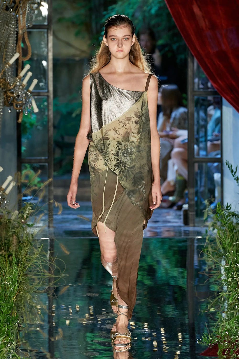 Антонио Маррас Весна Лето 2023 Милан Runway Магазины