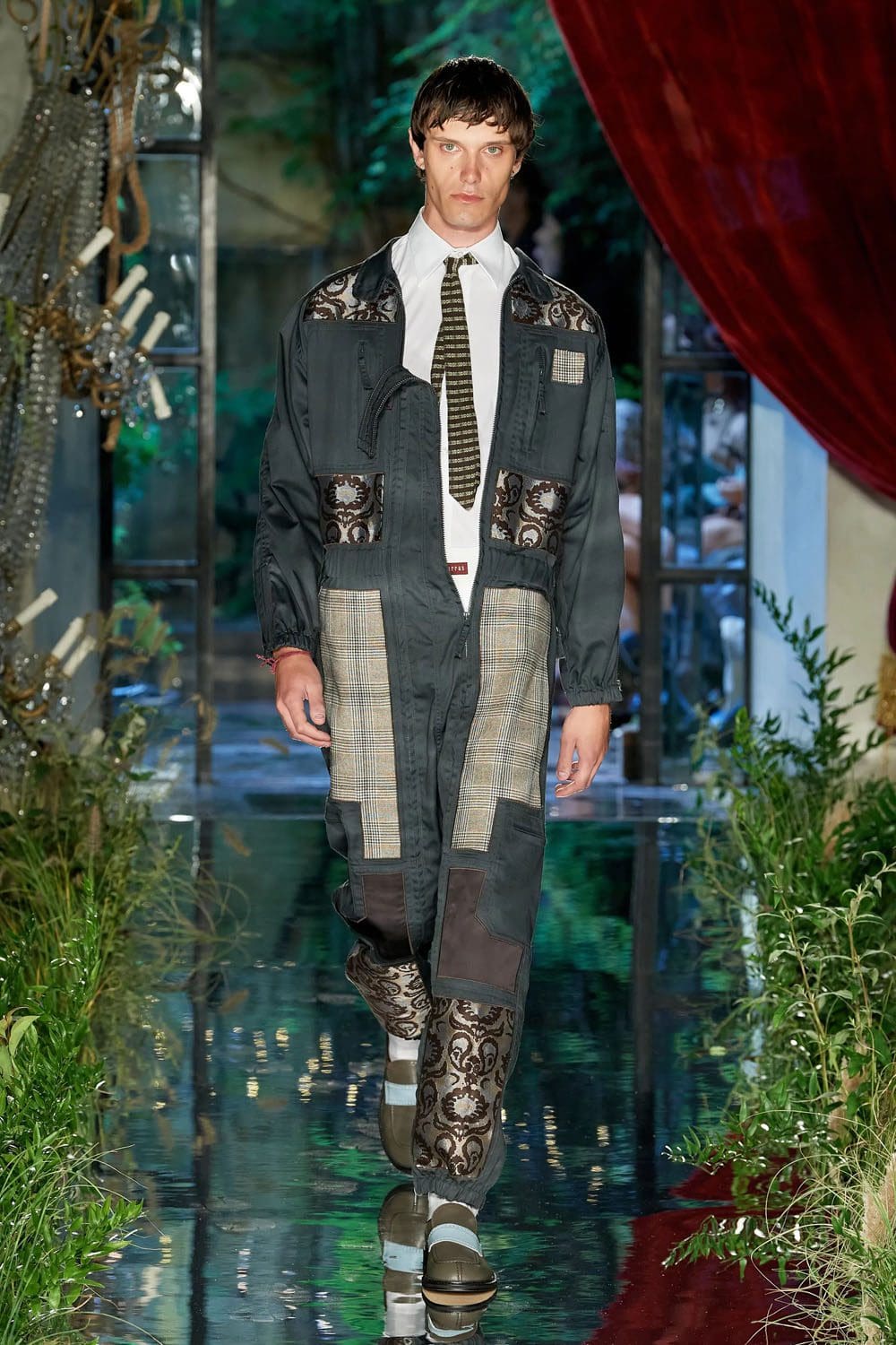Антонио Маррас Весна Лето 2023 Милан Runway Магазины