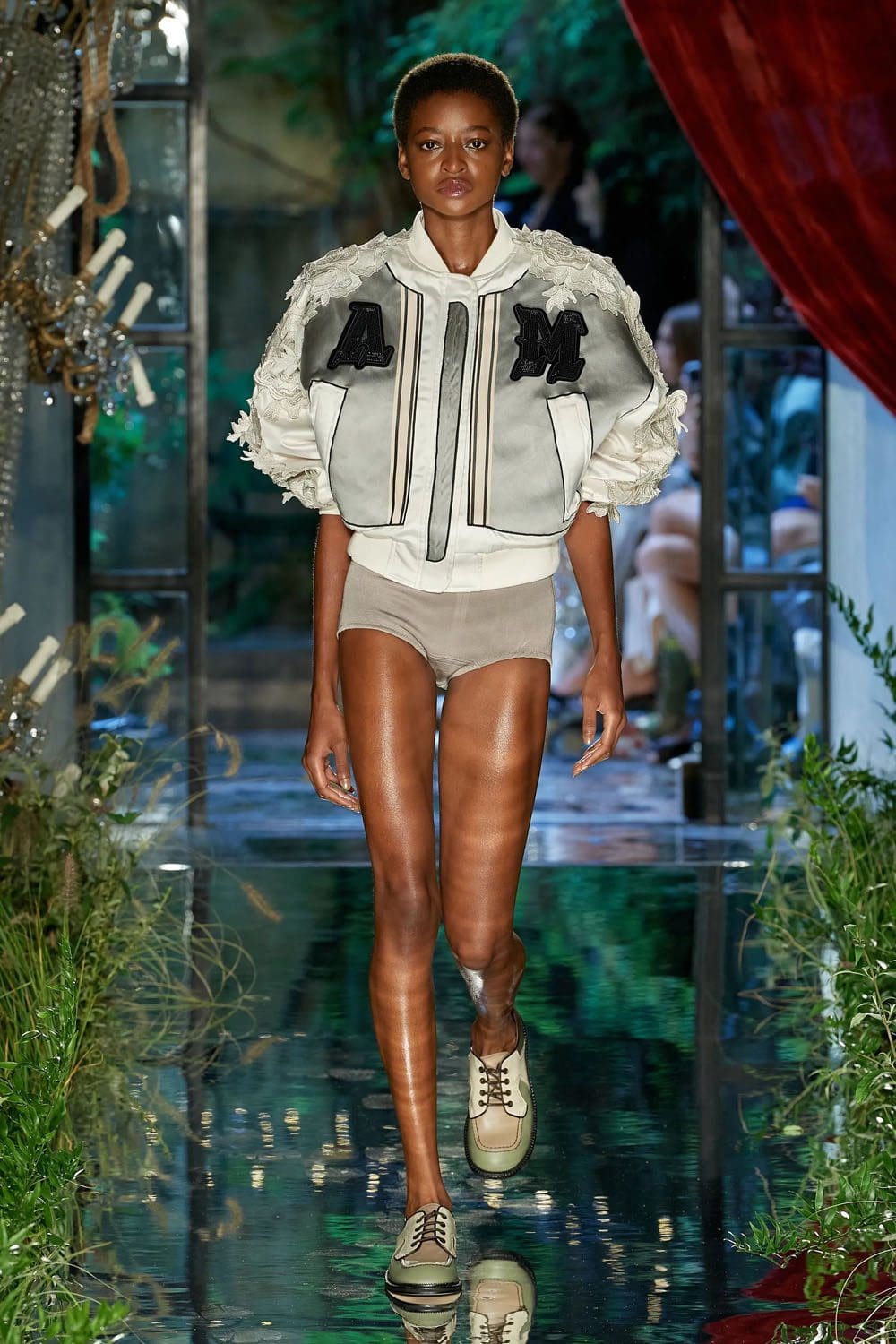 Антонио Маррас Весна Лето 2023 Милан Runway Магазины