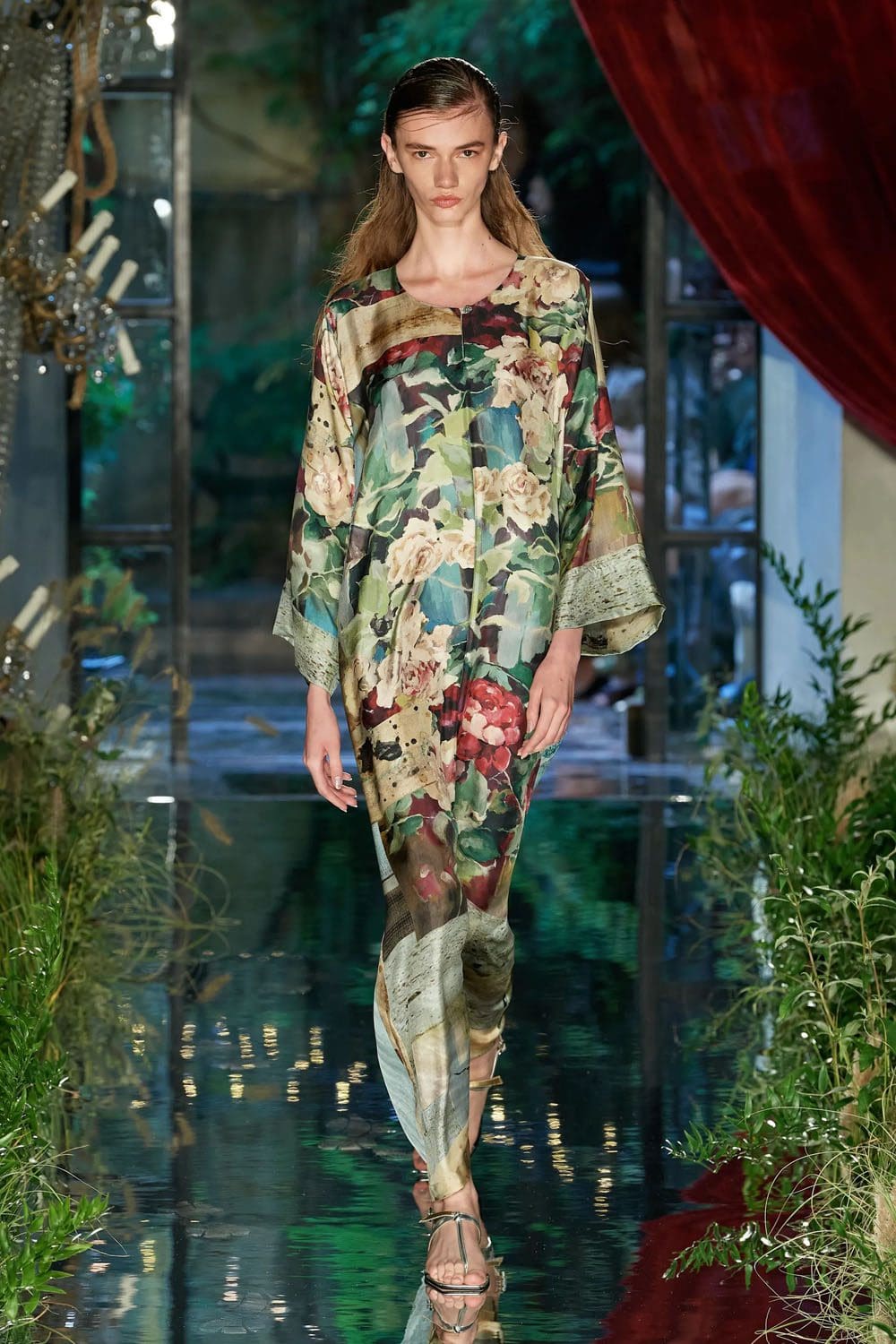 Антонио Маррас Весна Лето 2023 Милан Runway Магазины