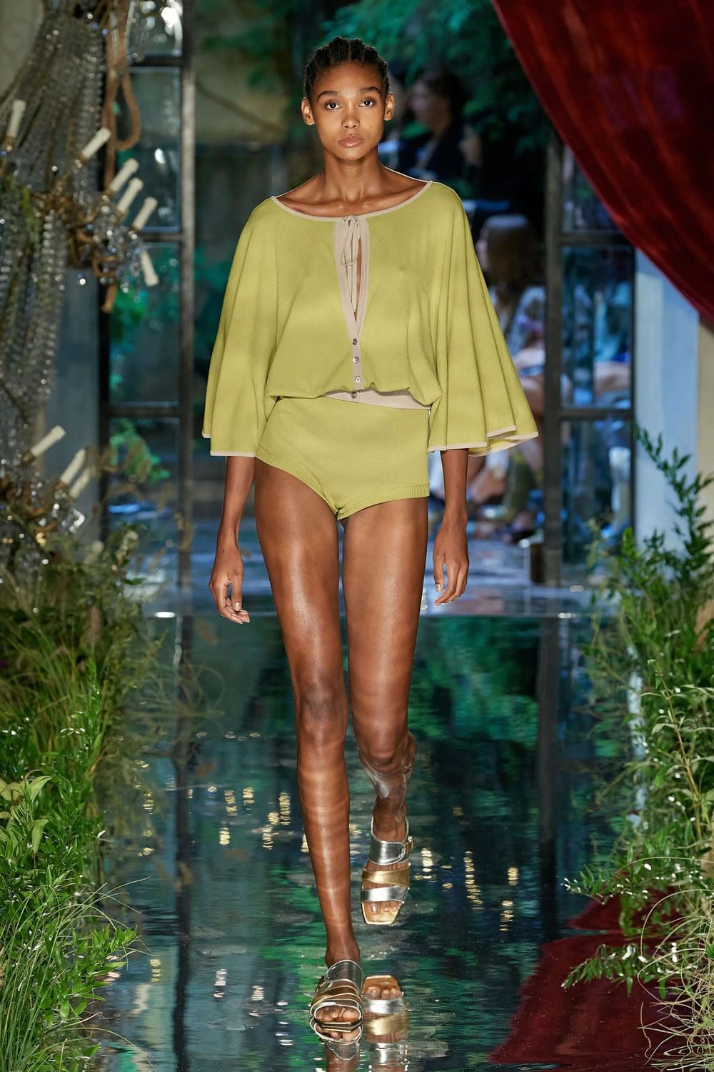 Антонио Маррас Весна Лето 2023 Милан Runway Магазины