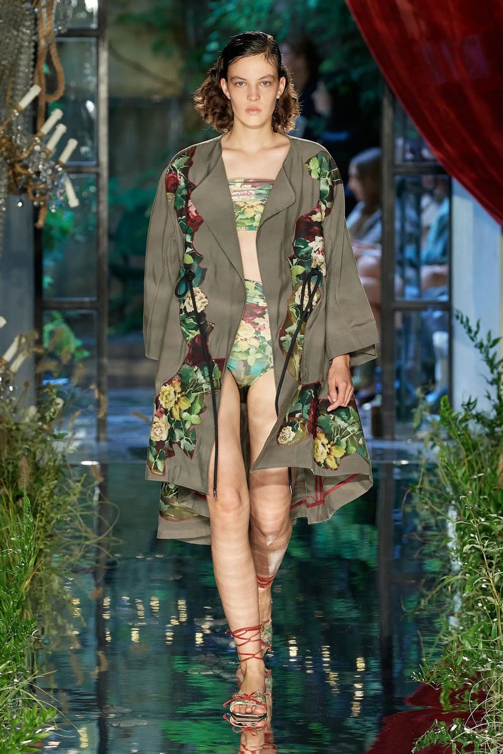 Антонио Маррас Весна Лето 2023 Милан Runway Магазины