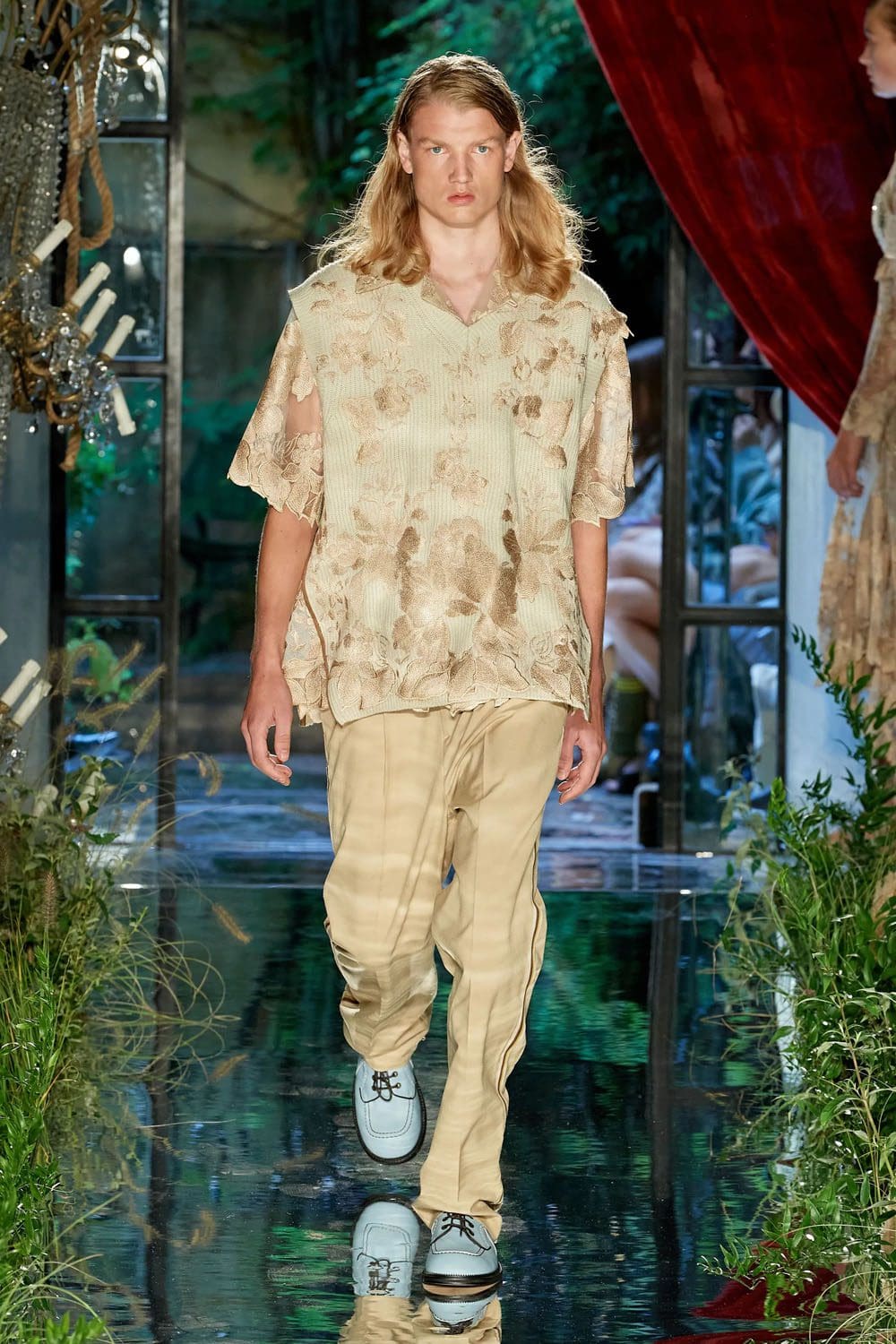 Антонио Маррас Весна Лето 2023 Милан Runway Магазины
