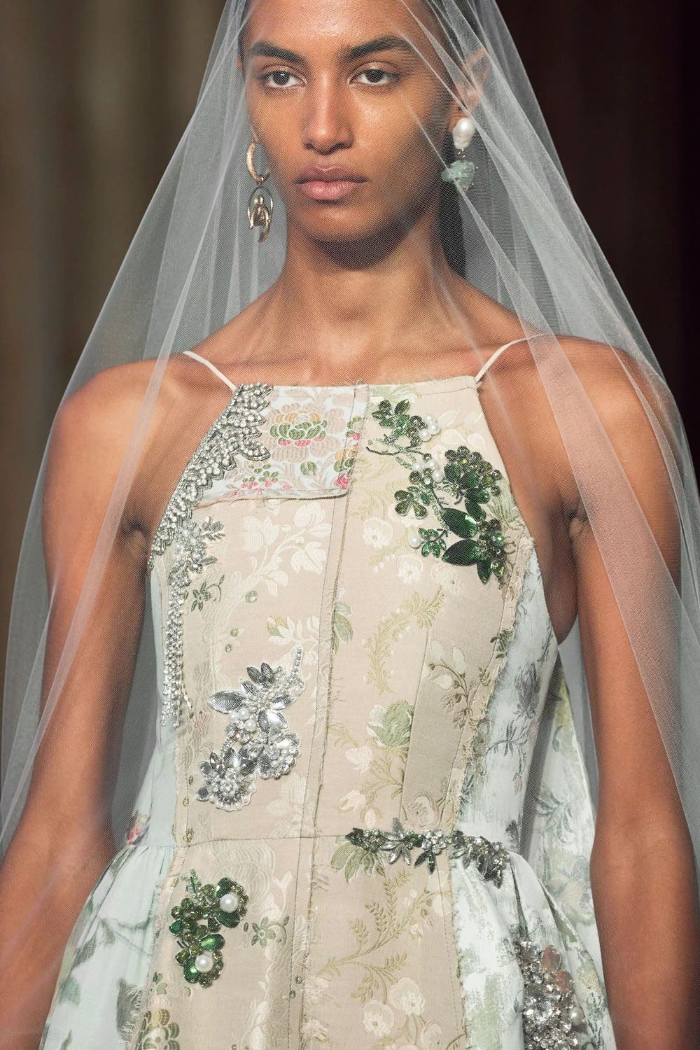 Erdem 春夏 2023 伦敦 Runway 杂志