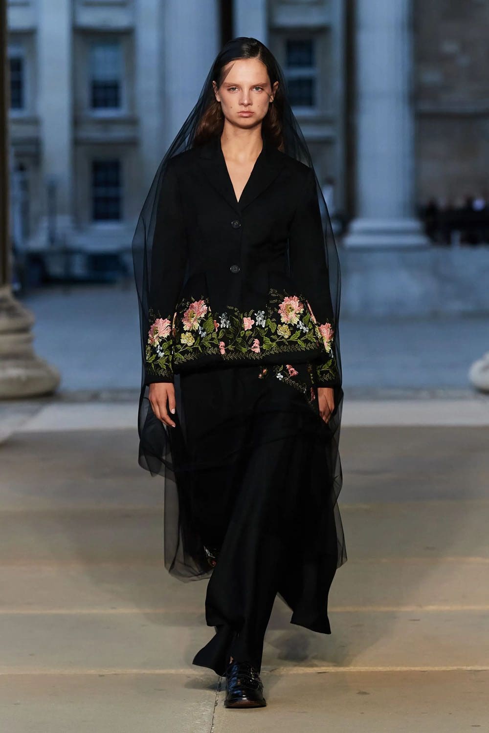 Erdem 春夏 2023 伦敦 Runway 杂志