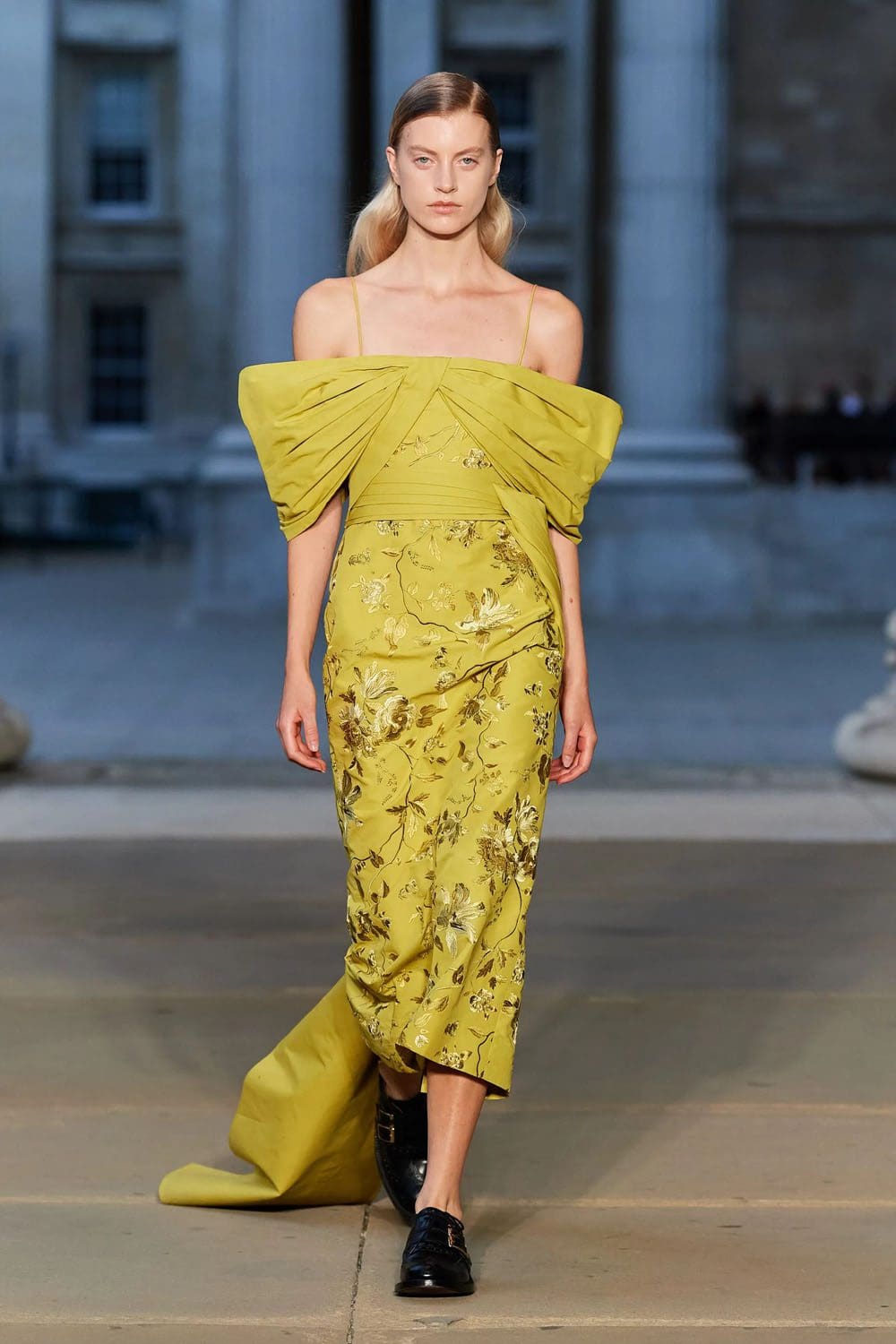 Erdem 春夏 2023 伦敦 Runway 杂志