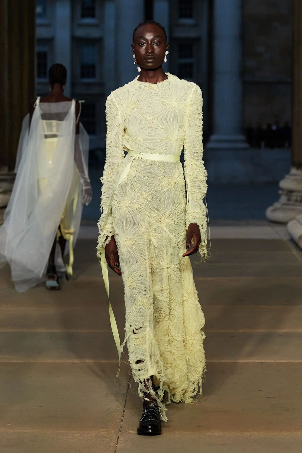 Erdem 春夏 2023 伦敦 Runway 杂志
