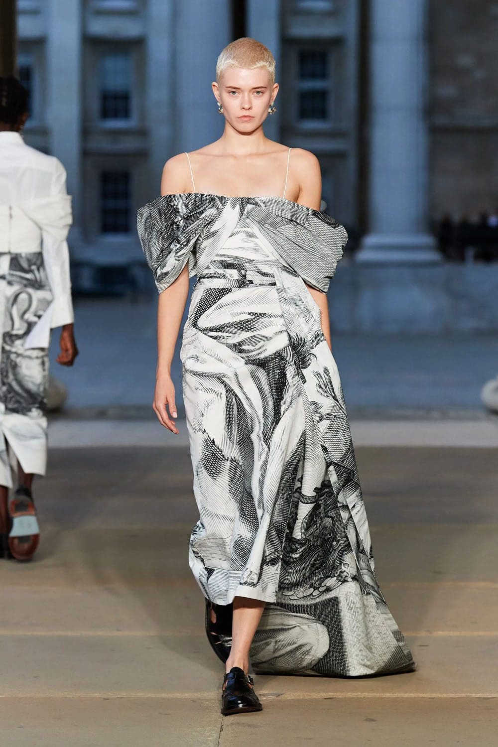 Erdem 春夏 2023 伦敦 Runway 杂志