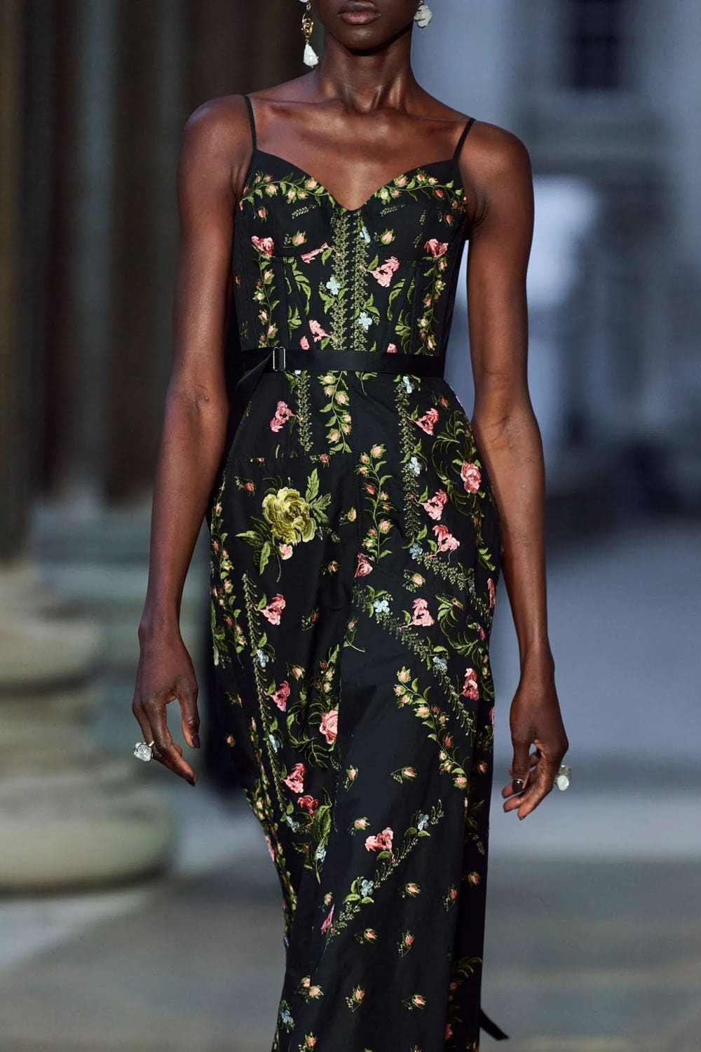 Erdem 春夏 2023 伦敦 Runway 杂志
