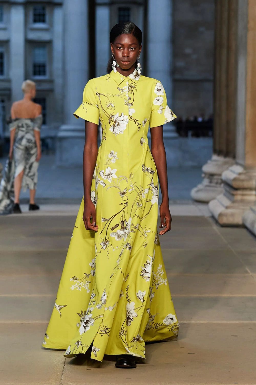 Erdem 春夏 2023 伦敦 Runway 杂志