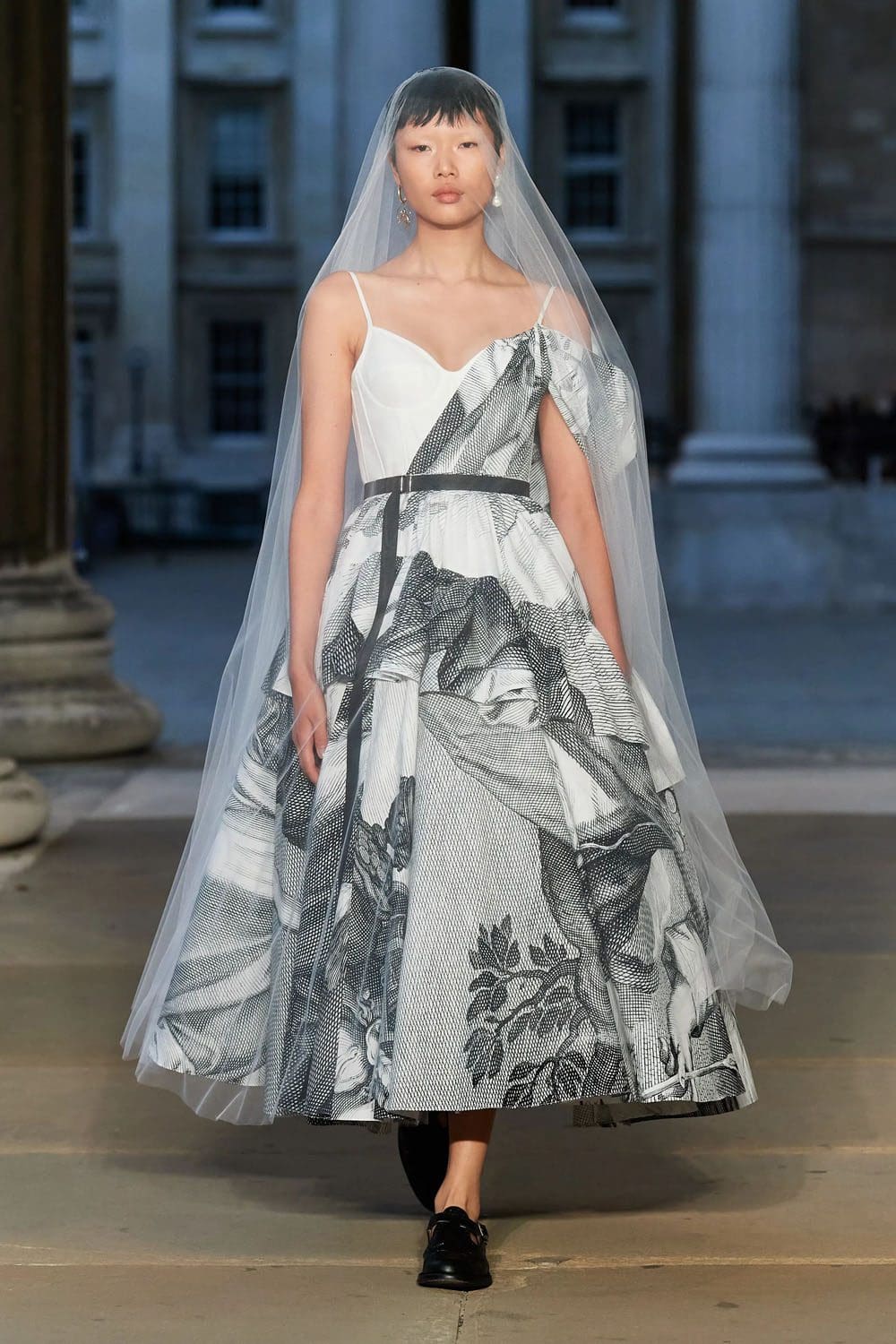 Erdem 春夏 2023 伦敦 Runway 杂志