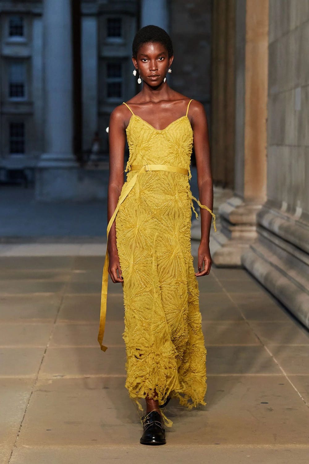 Erdem 春夏 2023 伦敦 Runway 杂志