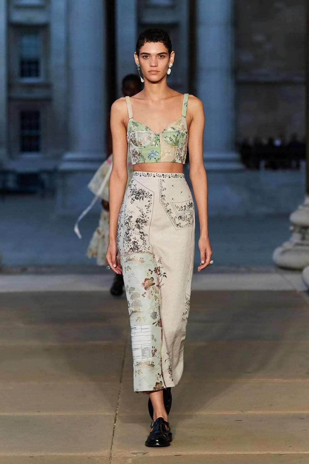 Erdem 春夏 2023 伦敦 Runway 杂志