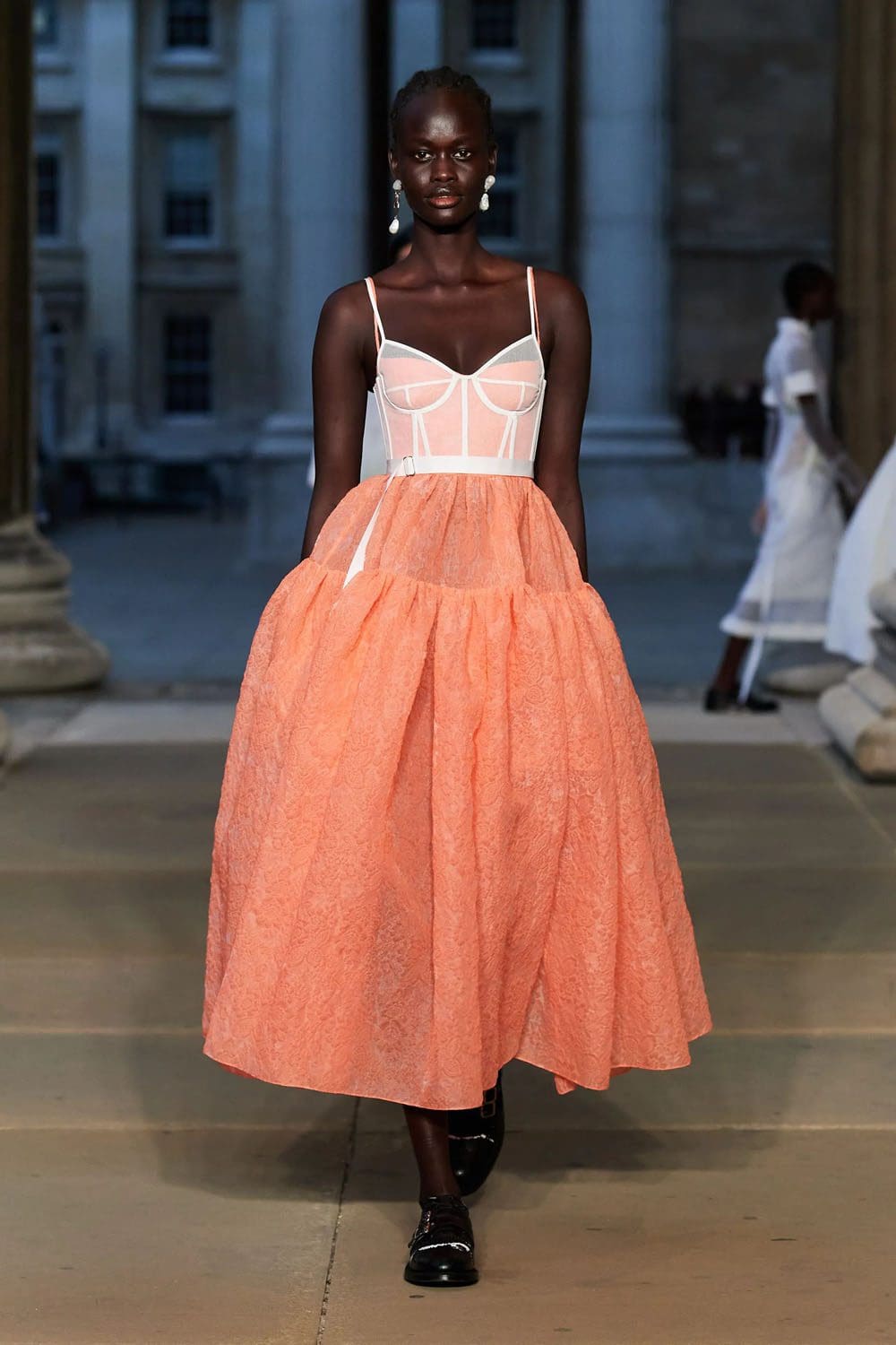 Erdem 春夏 2023 伦敦 Runway 杂志
