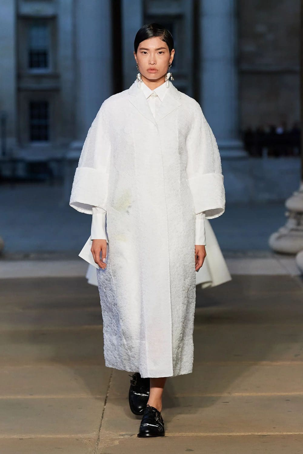 Erdem 春夏 2023 伦敦 Runway 杂志