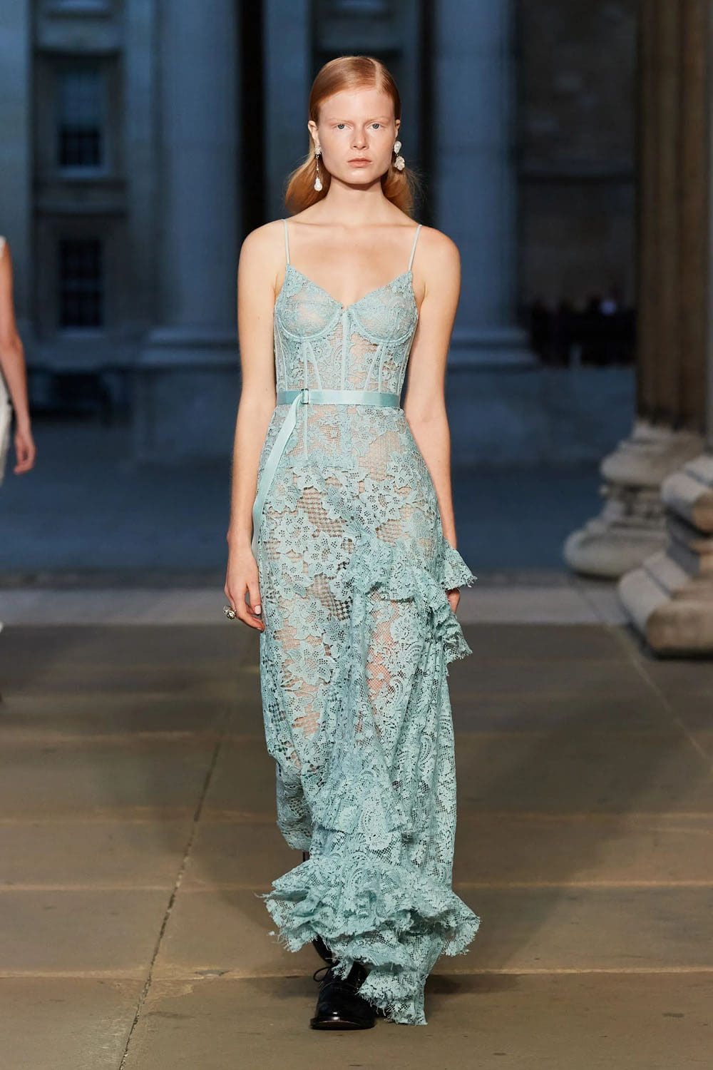 Erdem 春夏 2023 伦敦 Runway 杂志