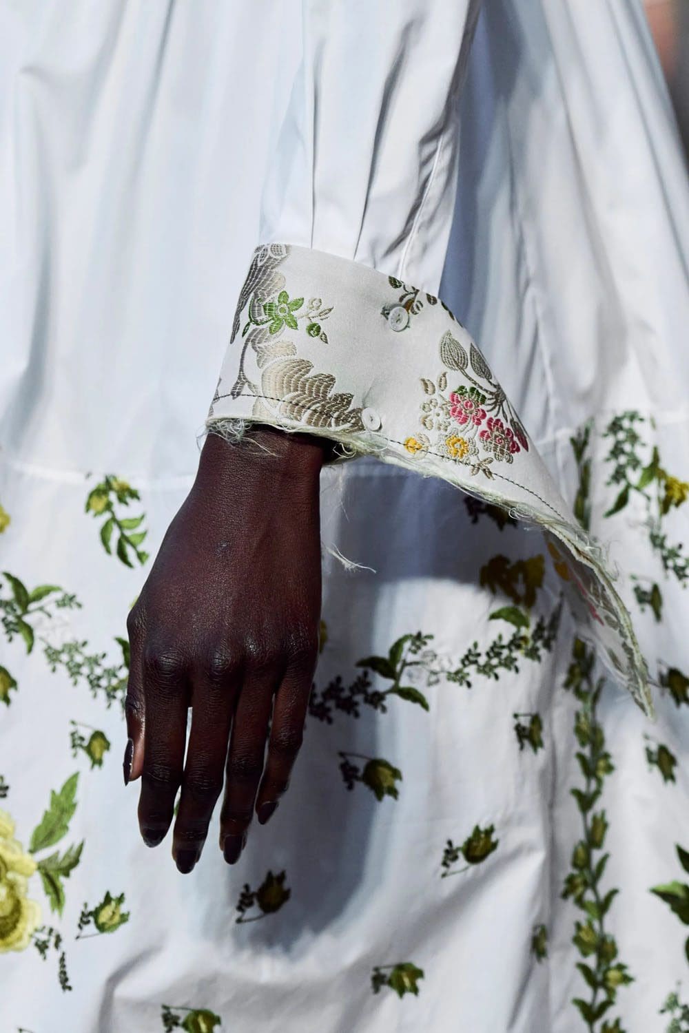 Erdem 春夏 2023 伦敦 Runway 杂志