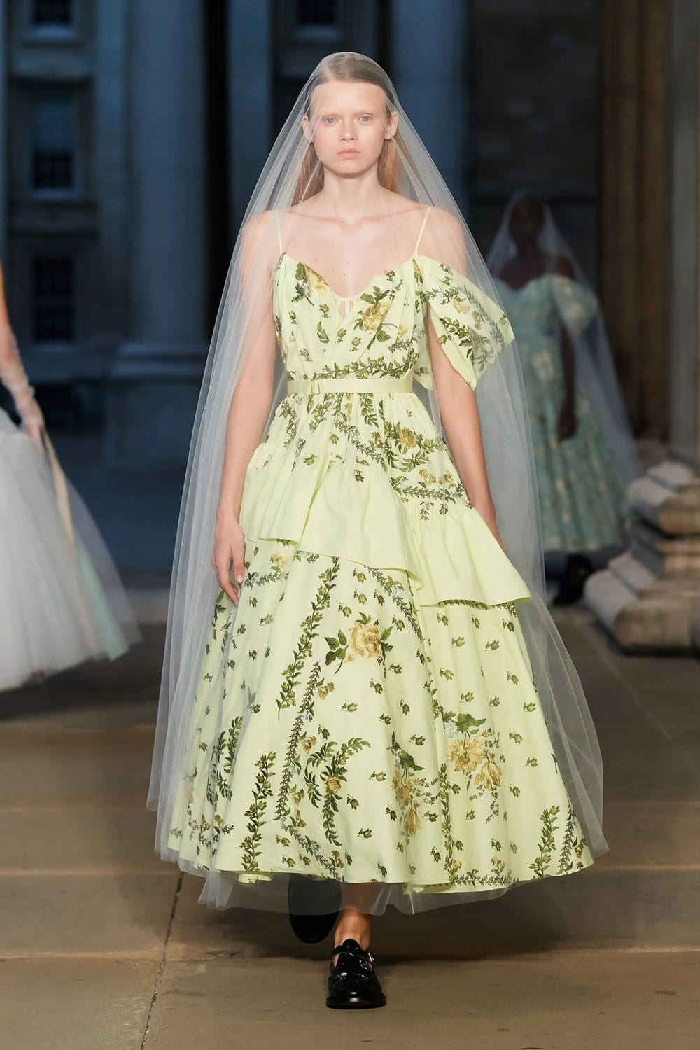 Erdem 春夏 2023 伦敦 Runway 杂志