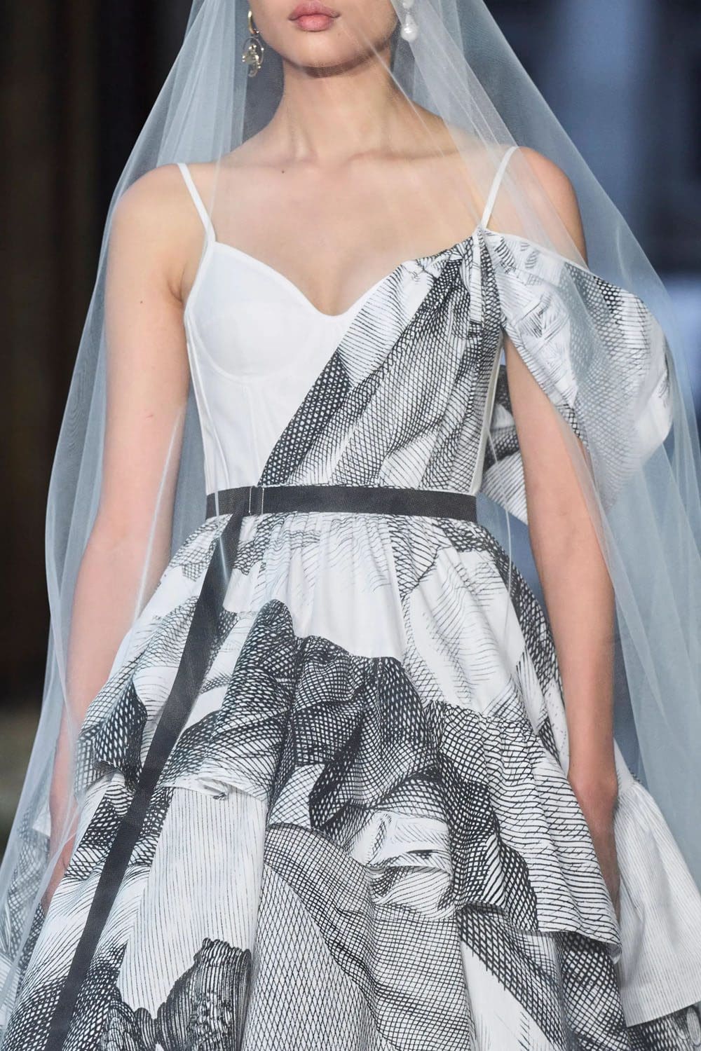 Erdem 春夏 2023 伦敦 Runway 杂志